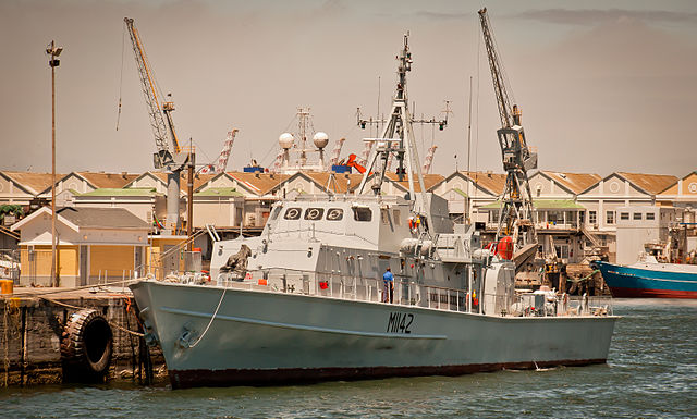 SAS_Umzimkulu-river-class-minehunters