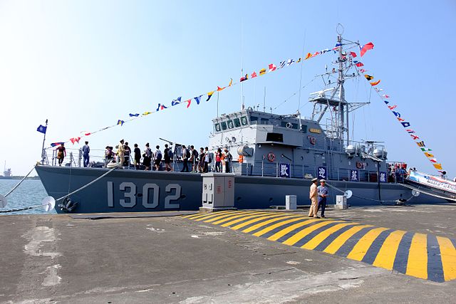 ROCN Yung Chia (MHC-1302) shipped at N°7 east pier, Zuoying Naval Base