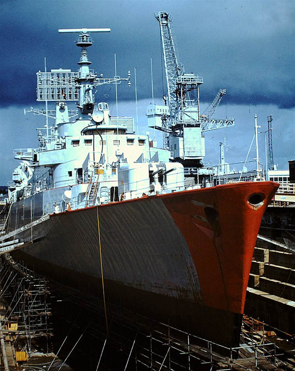 HMS_Antrim_1982