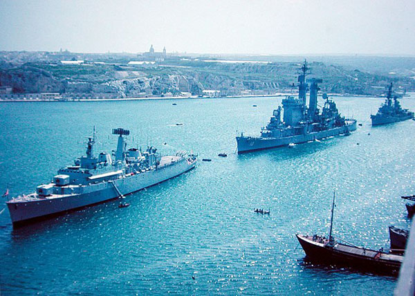 London close to USS Albany and Lawrence in Malta, 1971