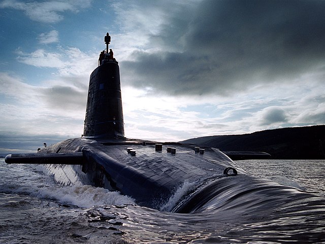 HMS_Victorious_2003
