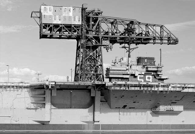 350 ton crane at Philadelphia NS with AVT-59 1995