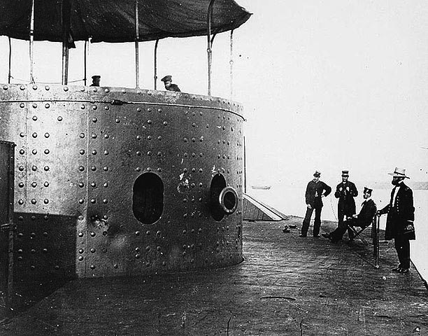 USS_Monitor_James_River_1862