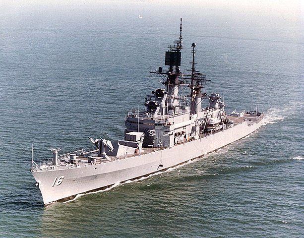 USS_Leahy_CG-16_at_sea_off_San_Diego_in_May_1978