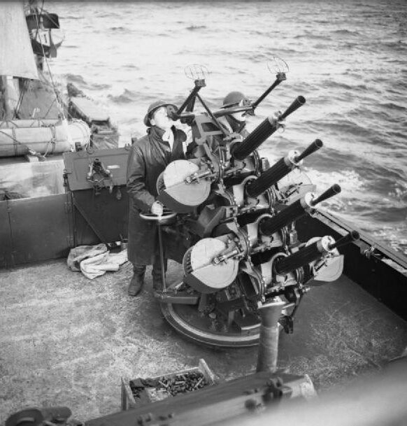 HMS_Vanity_Vickers_050_guns_1940_IWM