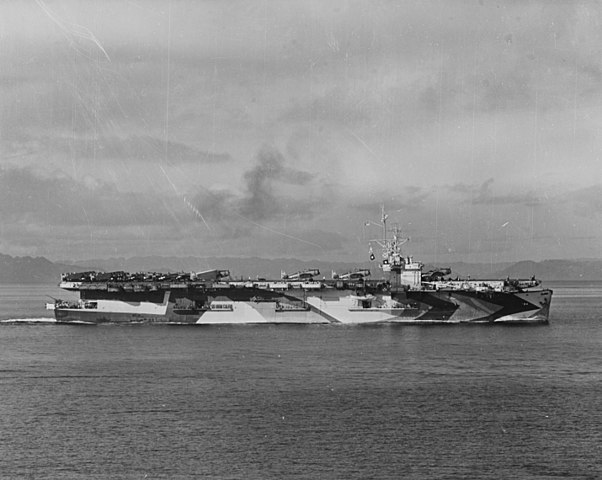 USS_Lunga_Point_CVE-94_underway_in_the_Mindanao_Sea_on_3_January_1945