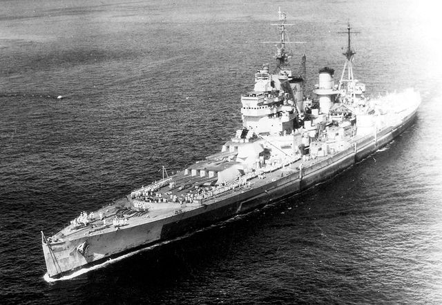 King_George_V_class_battleship_entering-Apraharbor-Guam-with-repatriated-troops-1945