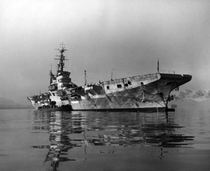 HMS_Warrior_R31_at_anchor_1945
