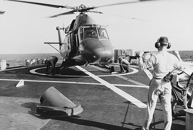 Kaman UH-2 Seasprite aboard USS Coontz (DLG-9) on July 1969