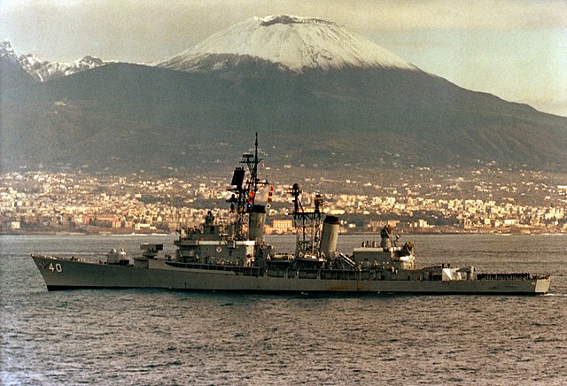 USS Coontz off Naples in June 1980