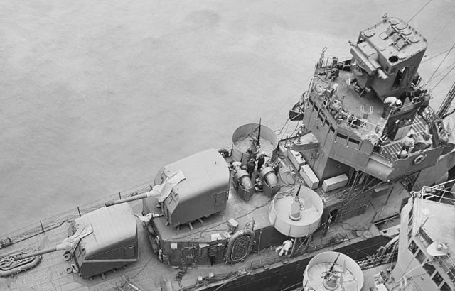 Forecastle_and_bridge_of_USS_Blue_Mare_Island_11_April_1942