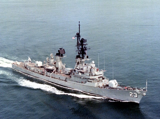 USS_Richard_E_Byrd_DDG-23_underway_in_1983