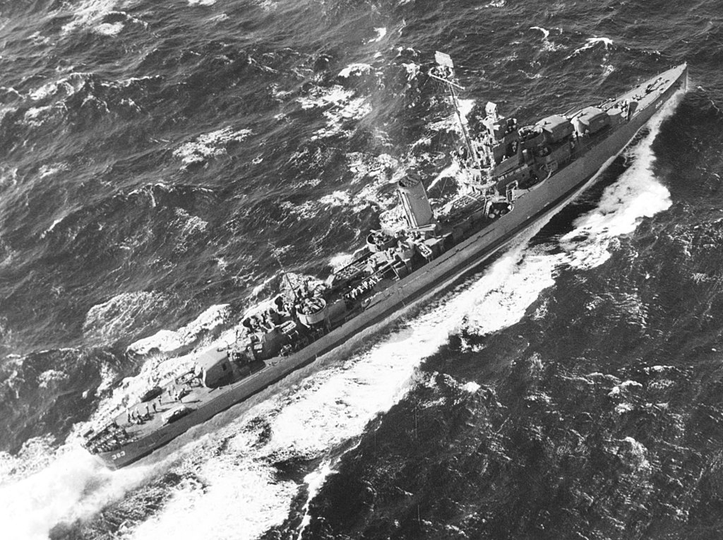 USS Warrington underway 9 August 1944