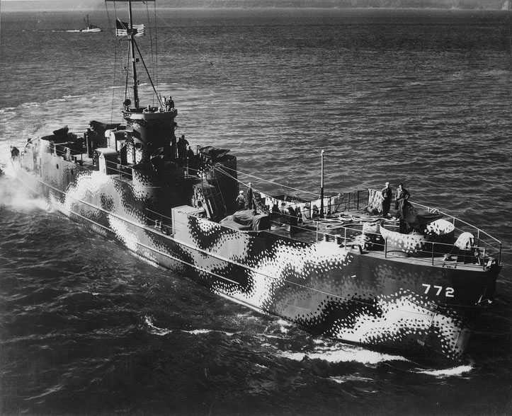 Starboard_bow_view_of_U.S._ship_LCI_772_Astoria_Oregon_July_30_1944