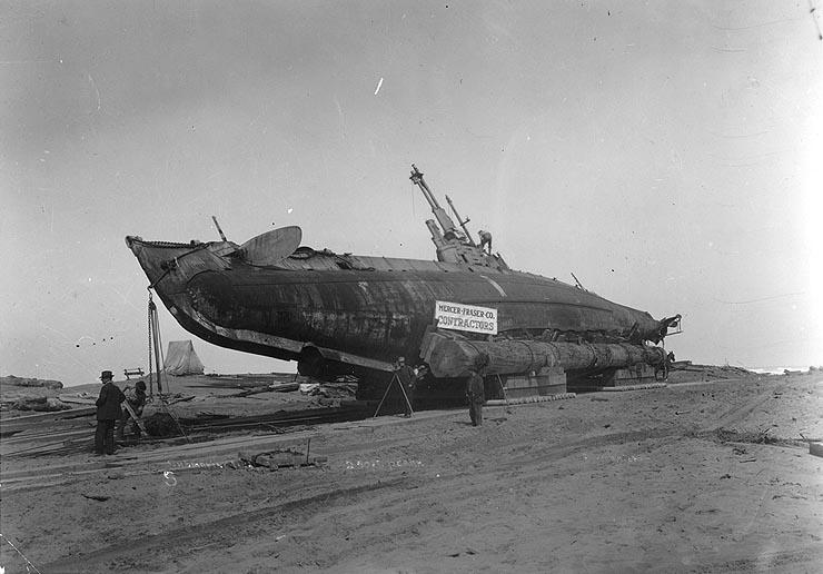 Submarine H3 stranded in 1917