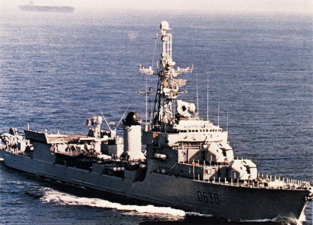 French_destroyer_La_Galissonniere_D638_underway_in_the_Mediterranean_circa_1983