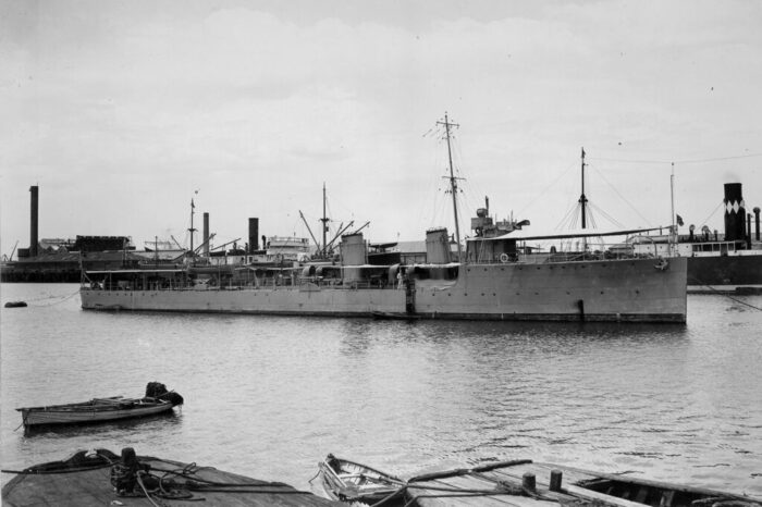 HMS Yarra as built in 1910