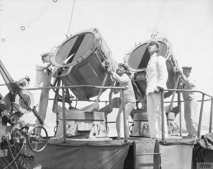 HMS Agamemnon's projectors