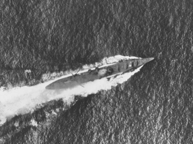 Japanese_cruiser_Chikuma_under_air_attack_during_the_Battle_of_the_Santa_Cruz_Islands_26_October_1942
