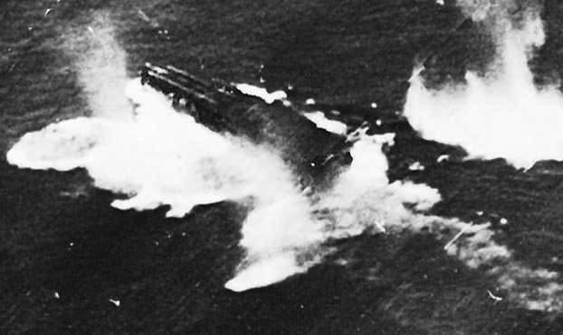 Leyte-chitose_class_under_attack_near_miss