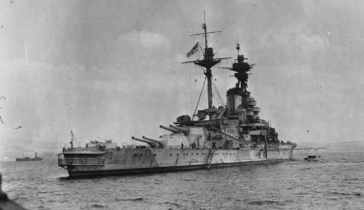 HMS-Revenge-Greenock-back-fm-IndianOc-Sept1943_sternwalk