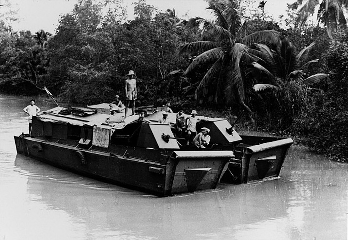Two French LCVPs rearmed as gunboats