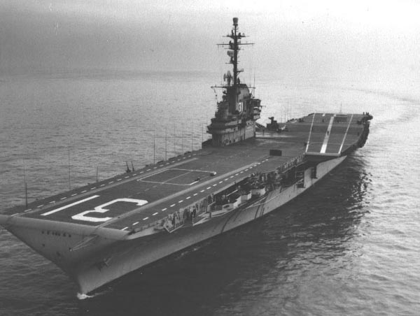 USS_Bon_Homme_Richard_CVA-31_sea_trials_15_September_1955-SBC-125