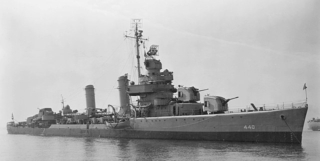 USS_Ericsson_DD-440_at_anchor_in_September_1943