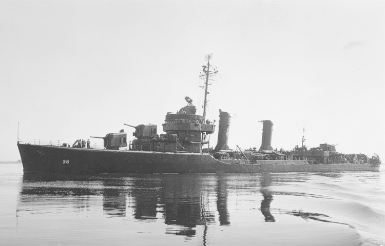 USS_McCook_DMS-36_undeway_off_the_Philadelphia_Naval_Shipyard_12_July_1945