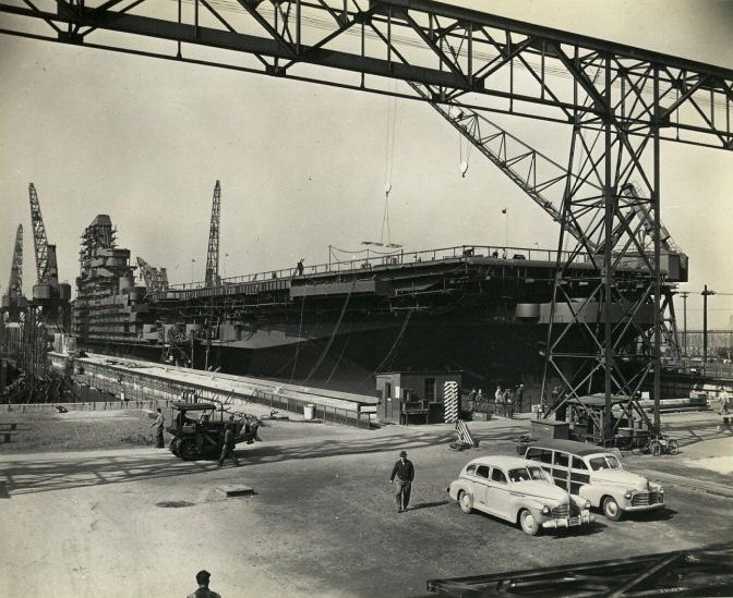 USS_Midway_under_construction_Newport_News_Shipbuilding_Va_20_March_1945