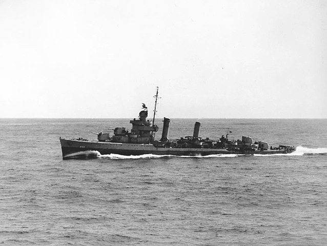 USS_Swanson_DD-443_underway_in_November_1942