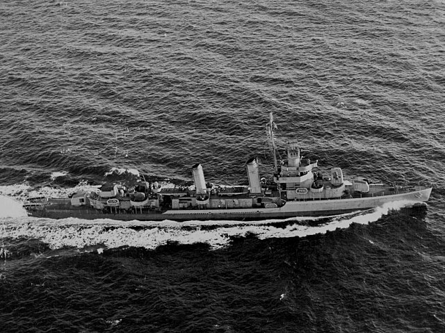 USS_Wilkes_DD-441_underway_in_May_1943